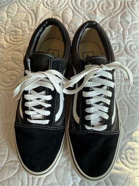 EUC Vans Classic Black and White size 10